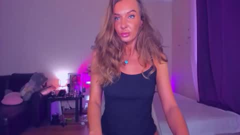 Snapshot of emmaabramson chatting on 09.19.25 Emma online show from 09.19.25