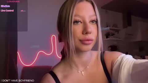 Snapshot of emmaandjake chatting on 11.09.25 emmaandjake online show from 11.09.25