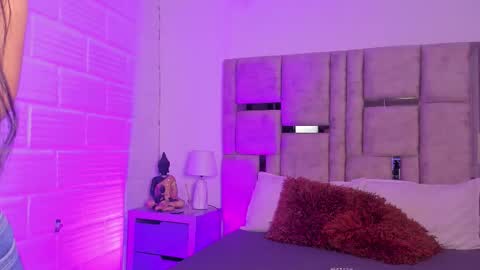 emma becket online show from 11.20.25