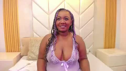 Snapshot of emmabrantt_ chatting on 11.05.25 EmmaBrantt online show from 11.05.25