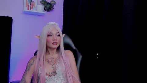 Snapshot of emmabridgerton chatting on 10.09.25 Emma online show from 10.09.25