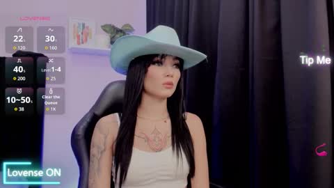 Snapshot of emmabridgerton chatting on 10.25.25 Emma online show from 10.25.25