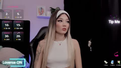 Snapshot of emmabridgerton chatting on 11.08.25 Emma online show from 11.08.25