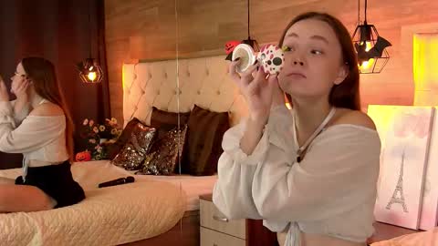 Snapshot of emmacamm chatting on 10.28.25 EmmaCamm online show from 10.28.25