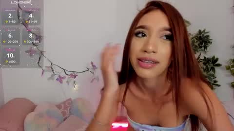 Snapshot of emmacarther chatting on 10.13.25 Emma online show from 10.13.25