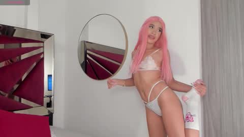 Snapshot of emmacarther chatting on 10.16.25 Emma online show from 10.16.25