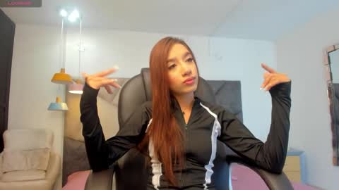 Snapshot of emmacarther chatting on 11.09.25 Emma online show from 11.09.25