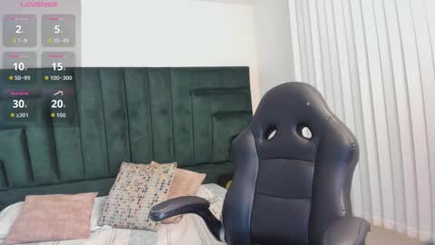 Snapshot of emmacarther chatting on 11.13.25 Emma online show from 11.13.25