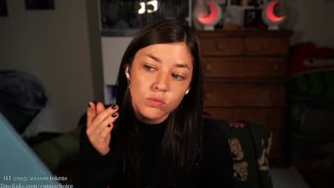 Snapshot of emmachoice chatting on 10.25.25 emmachoice online show from 10.25.25