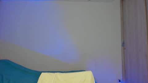 Emma independent model online show from 12.20.24