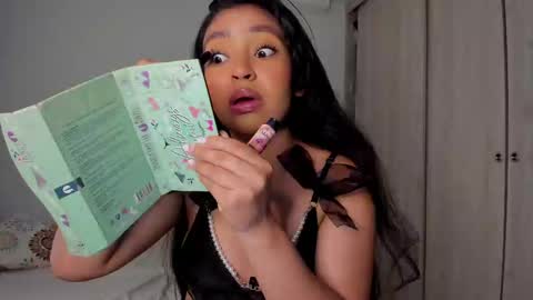 Emma independent model online show from 01.20.25