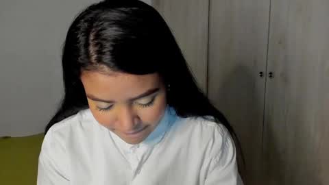 Emma independent model online show from 02.25.25