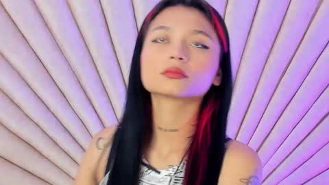 Snapshot of emmaduff_ chatting on 10.01.25 online show from 10.01.25