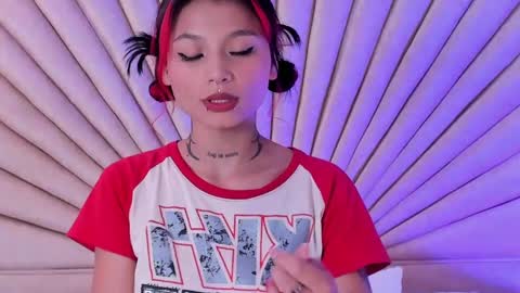 Snapshot of emmaduff_ chatting on 10.02.25 online show from 10.02.25