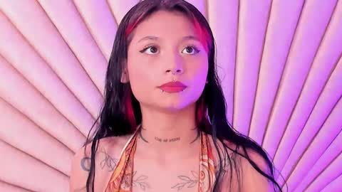 Snapshot of emmaduff_ chatting on 10.03.25 online show from 10.03.25