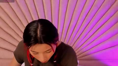 Snapshot of emmaduff_ chatting on 10.07.25 online show from 10.07.25