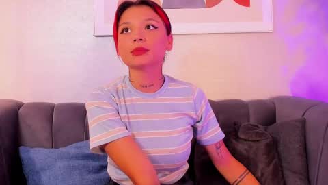 Snapshot of emmaduff_ chatting on 10.08.25 online show from 10.08.25