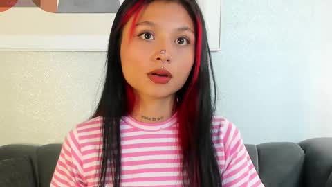 Snapshot of emmaduff_ chatting on 10.14.25 online show from 10.14.25