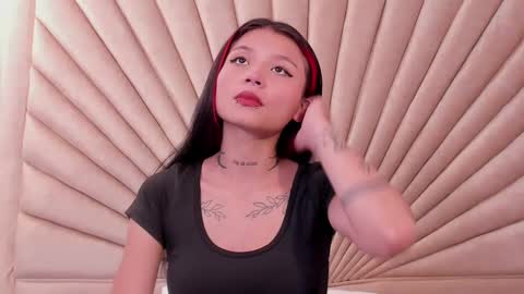 Snapshot of emmaduff_ chatting on 10.15.25 online show from 10.15.25