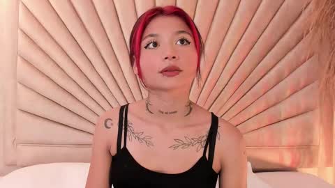 Snapshot of emmaduff_ chatting on 10.25.25 online show from 10.25.25