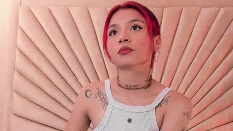 Snapshot of emmaduff_ chatting on 10.27.25 online show from 10.27.25