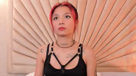 Snapshot of emmaduff_ chatting on 11.05.25 online show from 11.05.25