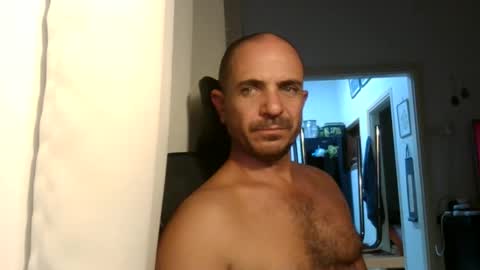 Snapshot of emmagold123 chatting on 11.04.25 Ariel online show from 11.04.25