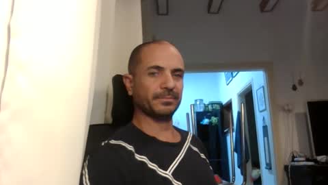 Snapshot of emmagold123 chatting on 11.06.25 Ariel online show from 11.06.25