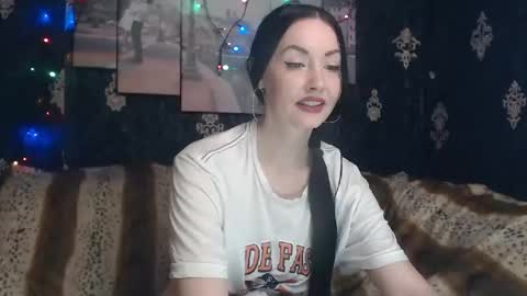 Snapshot of emmagoldx chatting on 02.19.25 EmmaGoldX online show from 02.19.25