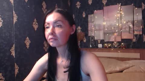 Snapshot of emmagoldx chatting on 10.17.25 EmmaGoldX online show from 10.17.25