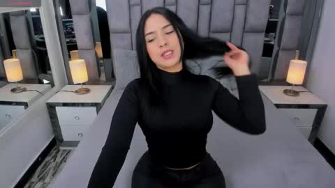 EMMA HILL online show from 10.05.25