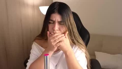 Snapshot of emmalee_a chatting on 10.14.25 Emma online show from 10.14.25