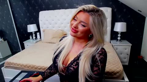 Emma Mavis online show from 02.07.25