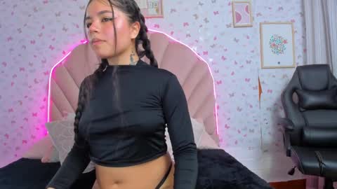 emmarosse_02 online show from 01.29.25