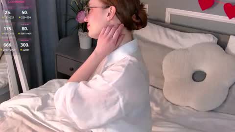 Snapshot of emmasagge chatting on 06.17.26 Emma online show from 06.17.26