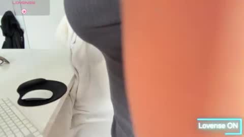 Snapshot of emmaskyee_ chatting on 09.26.25 Emma Skyee online show from 09.26.25