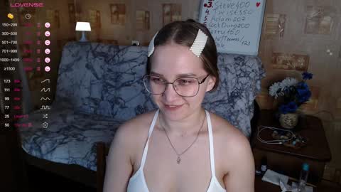 Snapshot of emmatiny chatting on 12.01.24 Mia online show from 12.01.24