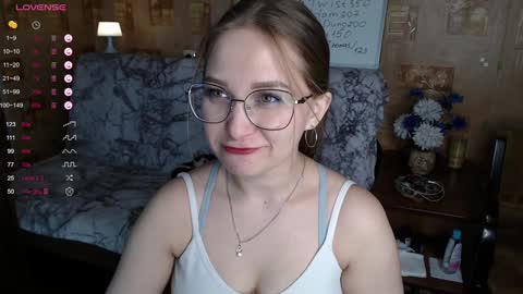 Snapshot of emmatiny chatting on 12.04.24 Mia online show from 12.04.24