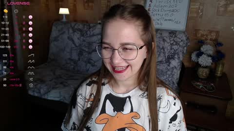 Snapshot of emmatiny chatting on 12.06.24 Mia online show from 12.06.24