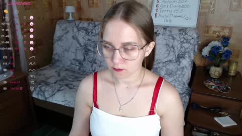 Snapshot of emmatiny chatting on 12.07.24 Mia online show from 12.07.24