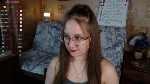 Snapshot of emmatiny chatting on 12.08.24 Mia online show from 12.08.24