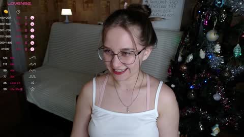 Snapshot of emmatiny chatting on 12.19.24 Mia online show from 12.19.24