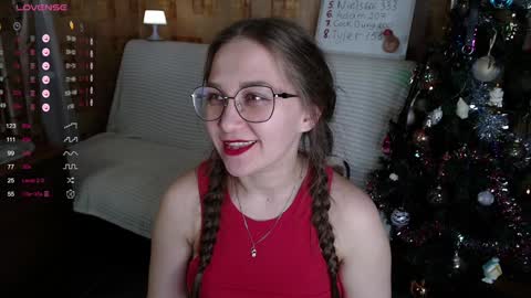 Snapshot of emmatiny chatting on 12.21.24 Mia online show from 12.21.24