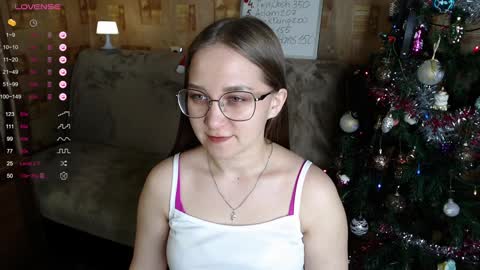 Snapshot of emmatiny chatting on 01.04.25 Mia online show from 01.04.25