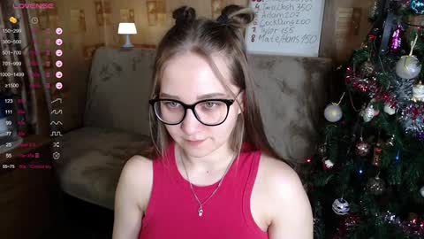 Snapshot of emmatiny chatting on 01.05.25 Mia online show from 01.05.25