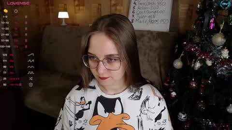 Snapshot of emmatiny chatting on 01.06.25 Mia online show from 01.06.25