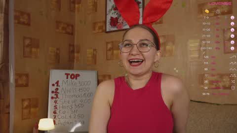 Snapshot of emmatiny chatting on 02.06.25 Mia online show from 02.06.25