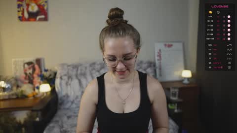 Snapshot of emmatiny chatting on 09.25.25 Mia online show from 09.25.25