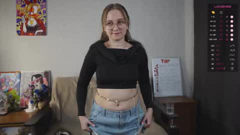 Snapshot of emmatiny chatting on 10.22.25 Mia online show from 10.22.25