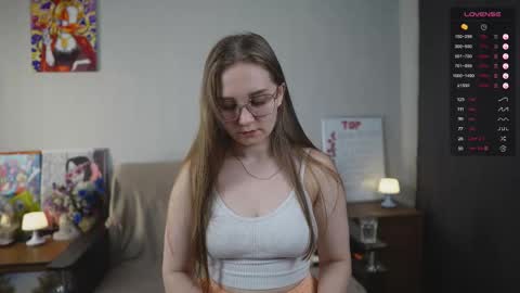 Snapshot of emmatiny chatting on 10.25.25 Mia online show from 10.25.25